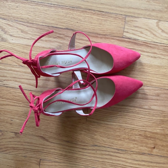 Kitten Heals - Picture 3 of 5